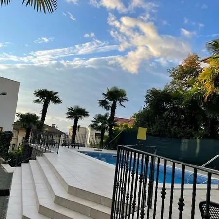 Deluxe Apartment *